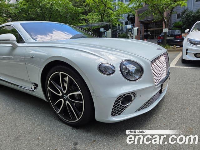 Bentley Continental GT 2022 — Photo 4/19