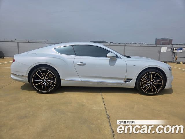Bentley Continental GT 2022 — Photo 3/19