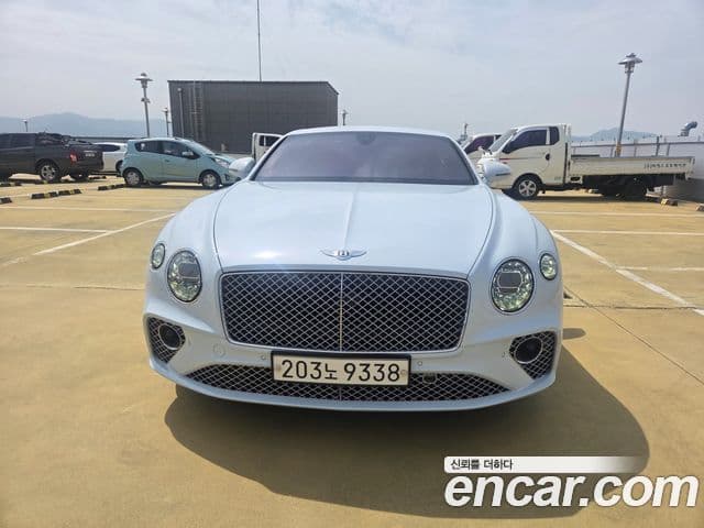 Bentley Continental GT 2022 — Photo 10/19