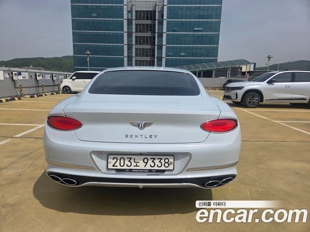 Bentley Continental GT 2022 — Photo 1/19