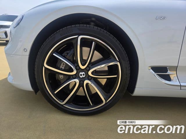 Bentley Continental GT 2022 — Photo 12/19