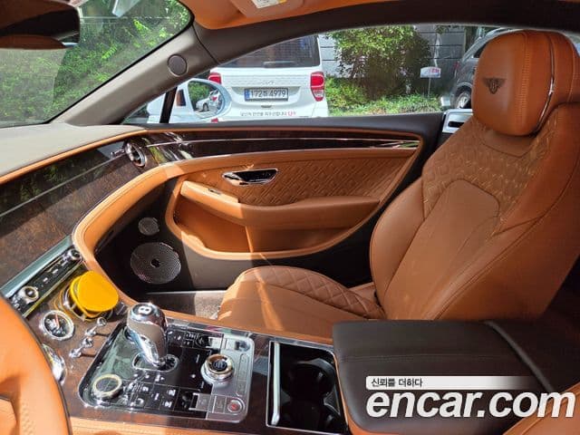Bentley Continental GT 2022 — Photo 13/19