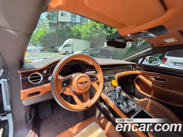 Bentley Continental GT 2022 — Photo 2/19
