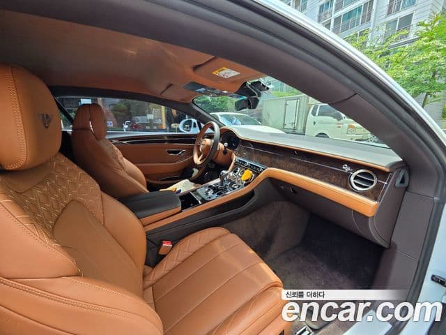 Bentley Continental GT 2022 — Photo 19/19
