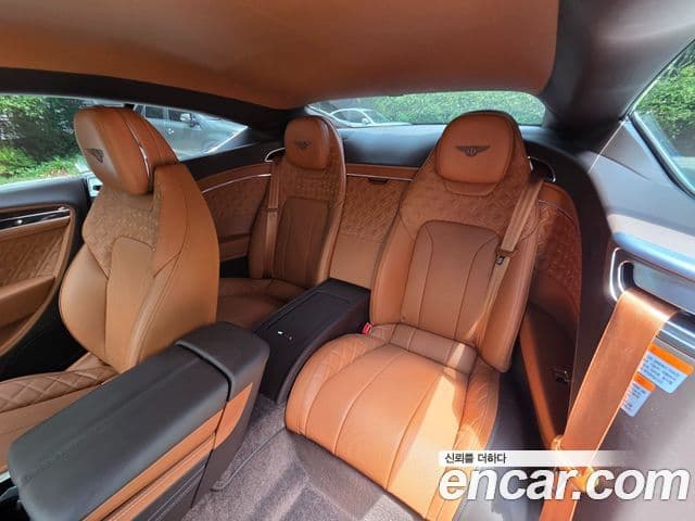 Bentley Continental GT 2022 — Photo 15/19