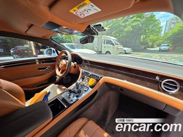 Bentley Continental GT 2022 — Photo 6/19