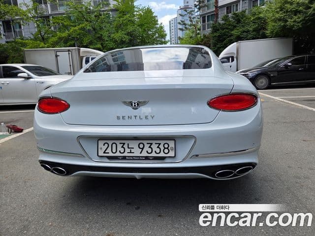 Bentley Continental GT 2022 — Photo 14/19