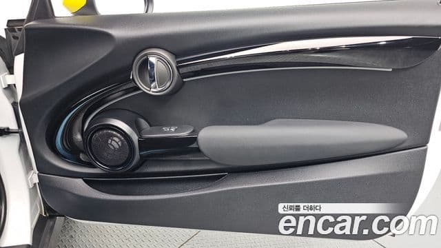Mini Cooper Electric 2023 — ფოტო 11/31