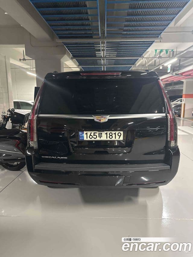 Cadillac Escalade 2019 — Фото 1/20