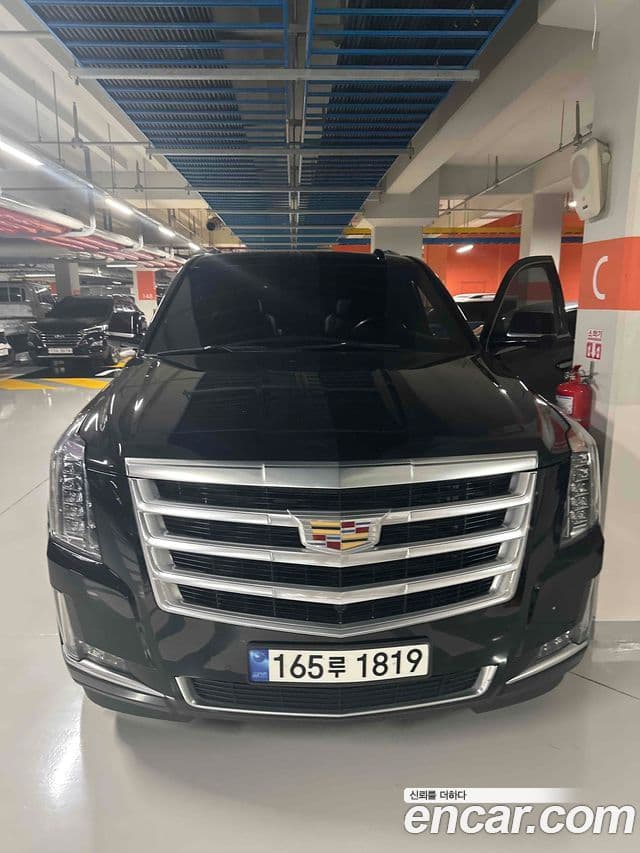 Cadillac Escalade 2019 — Фото 2/20