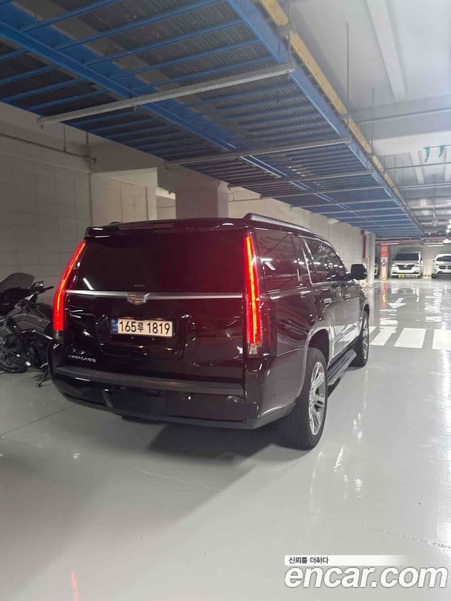Cadillac Escalade 2019 — Фото 3/20
