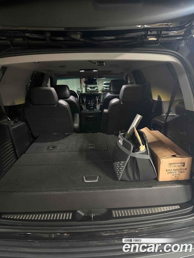 Cadillac Escalade 2019 — Фото 15/20