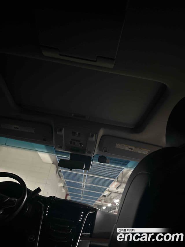 Cadillac Escalade 2019 — Фото 19/20