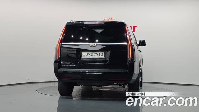 Cadillac Escalade 2019 — Фото 4/20