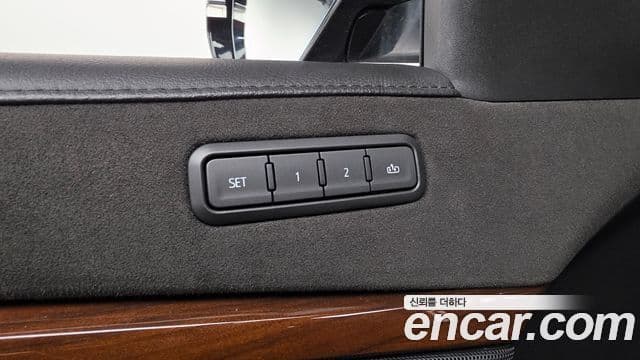 Cadillac Escalade 2019 — Фото 19/20