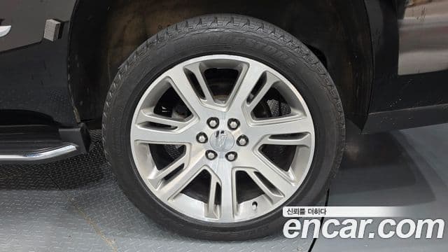 Cadillac Escalade 2019 — ფოტო 15/41