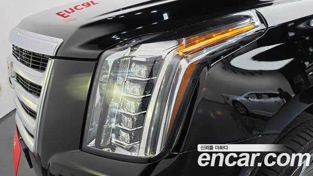 Cadillac Escalade 2019 — ფოტო 16/41