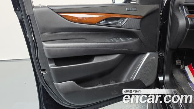 Cadillac Escalade 2019 — ფოტო 30/41