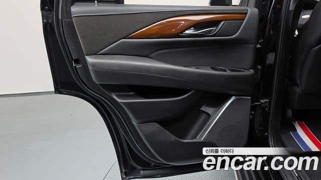 Cadillac Escalade 2019 — ფოტო 3/41