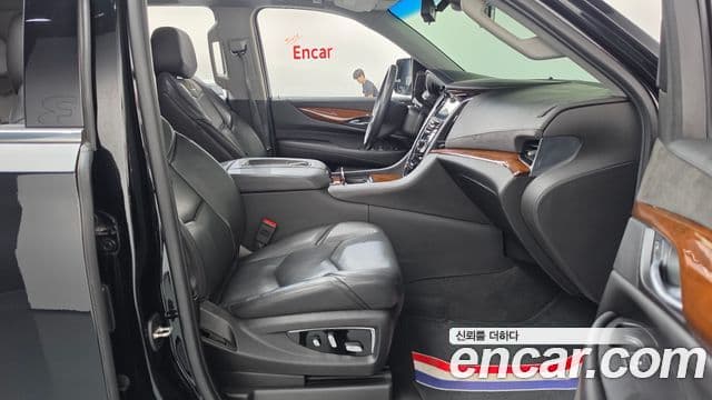 Cadillac Escalade 2019 — ფოტო 20/41