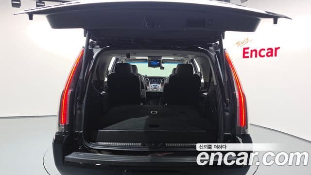 Cadillac Escalade 2019 — ფოტო 12/41