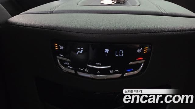 Cadillac Escalade 2019 — ფოტო 28/41