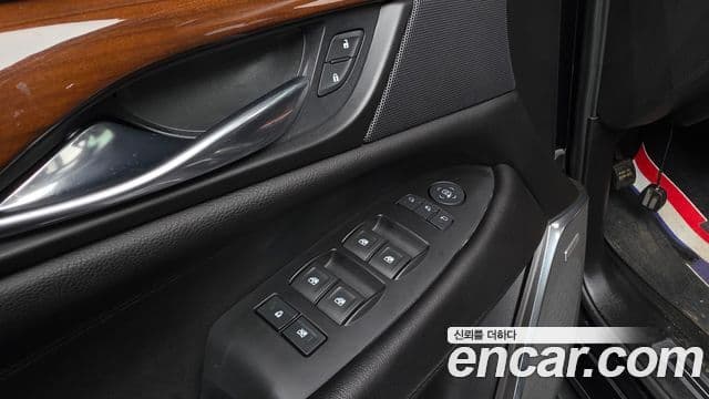 Cadillac Escalade 2019 — ფოტო 36/41