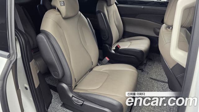 Kia Carnival 2023 — Фото 12/20