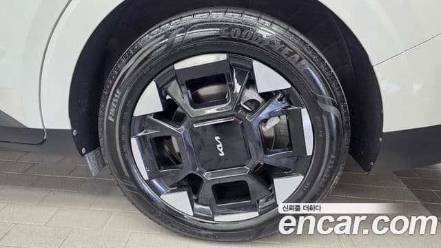 Kia Carnival 2023 — Photo 12/32