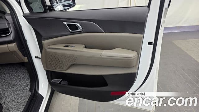 Kia Carnival 2023 — Photo 21/32
