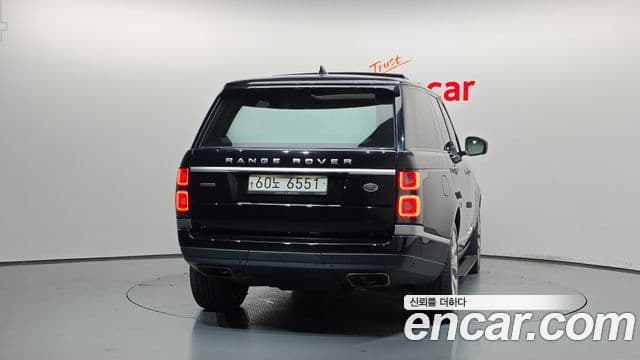 Land Rover Range Rover 2018 — ფოტო 17/20