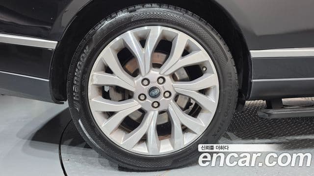 Land Rover Range Rover 2018 — ფოტო 14/20