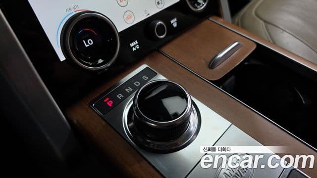 Land Rover Range Rover 2018 — ფოტო 13/20