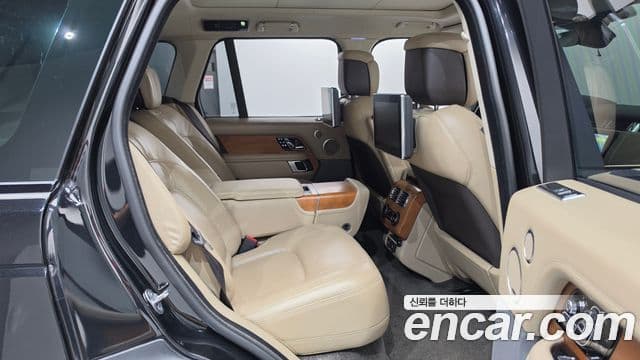 Land Rover Range Rover 2018 — ფოტო 16/20