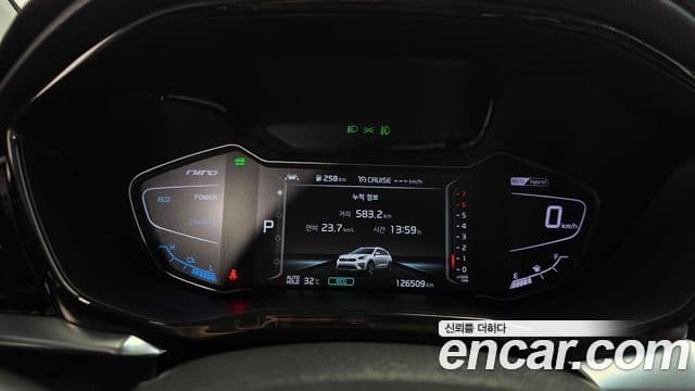 Kia Niro 2019 — Фото 8/20