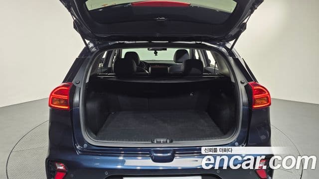 Kia Niro 2019 — Фото 18/20