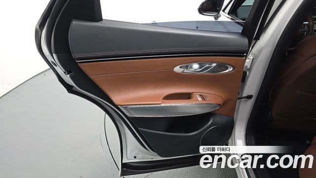 Genesis GV70 2022 — ფოტო 19/35
