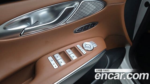 Genesis GV70 2022 — ფოტო 30/35