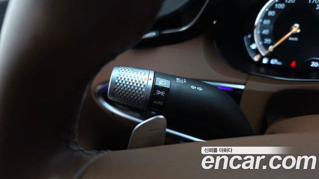 Genesis GV70 2022 — ფოტო 17/35