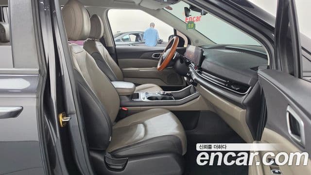 Kia Carnival 2024 — Şəkil 32/33
