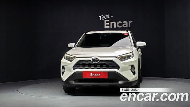 Toyota RAV4 2019 — Фото 3/20