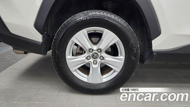 Toyota RAV4 2019 — Фото 5/20