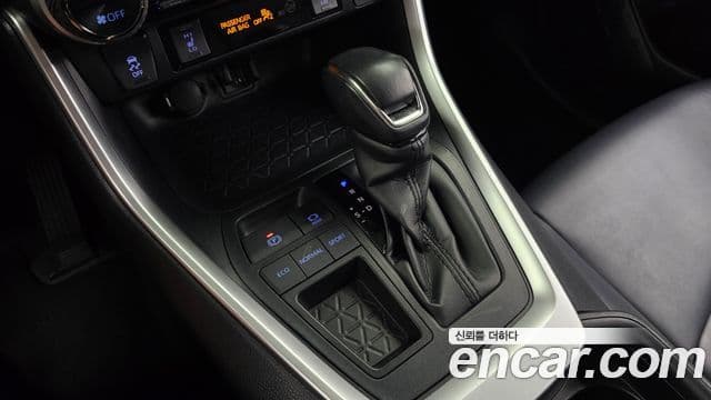 Toyota RAV4 2019 — Фото 9/20