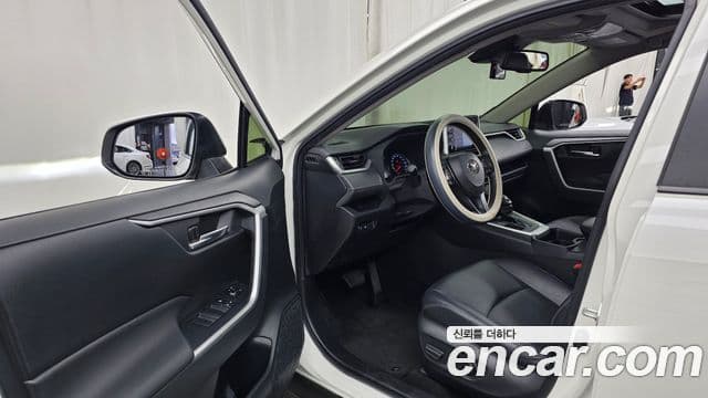 Toyota RAV4 2019 — Фото 10/20