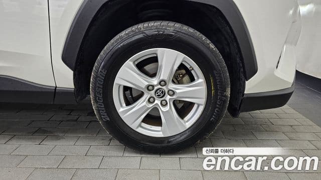 Toyota RAV4 2019 — Şəkil 30/32