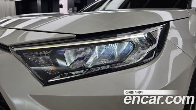 Toyota RAV4 2019 — Şəkil 6/32