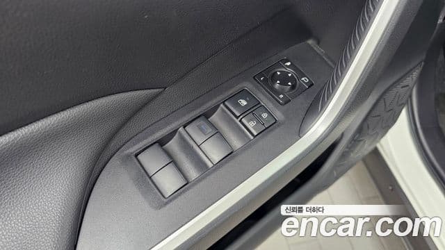 Toyota RAV4 2019 — Şəkil 25/32