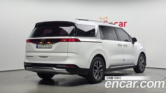 Kia Carnival 2021 — Фото 1/20