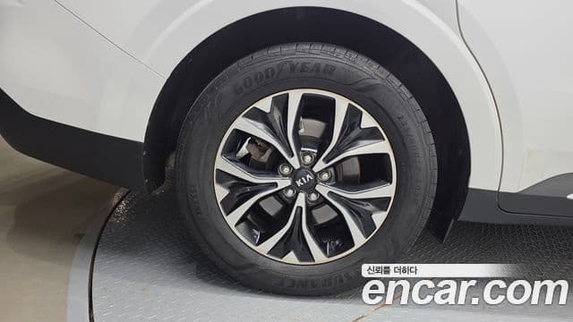 Kia Carnival 2021 — Фото 4/20