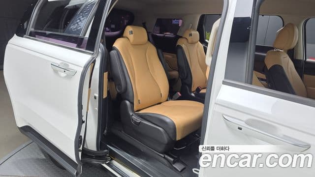 Kia Carnival 2021 — Фото 12/20